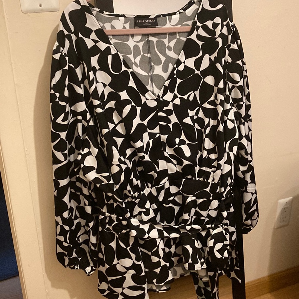 30/32 Lane Bryant Black & White Designed Dress Shirt